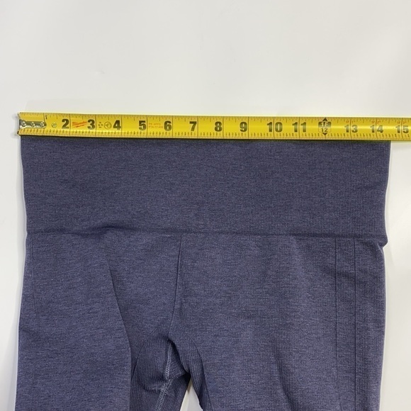 Lululemon Seamlessly Street Crop Legging Size 8 - Picture 4 of 7
